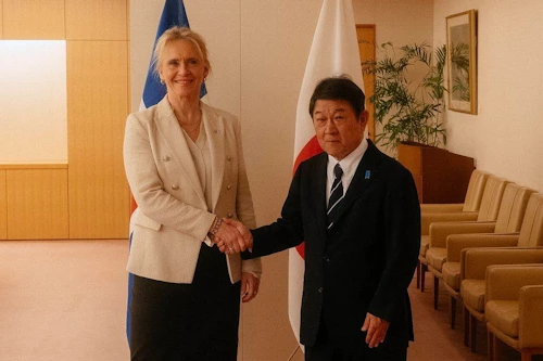 Þorgerður Katrín með Toshimitsu Motegi, utanríkisráðherra Japans.
