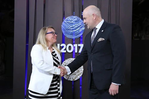 Sigríður Á. Andersen heilsar Andres Anvelt, innanríkisráðherra Eistlands.