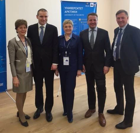 Frá fundi utanríkisráðherra og forseta Íslands með héraðsstjóra Múrmansk